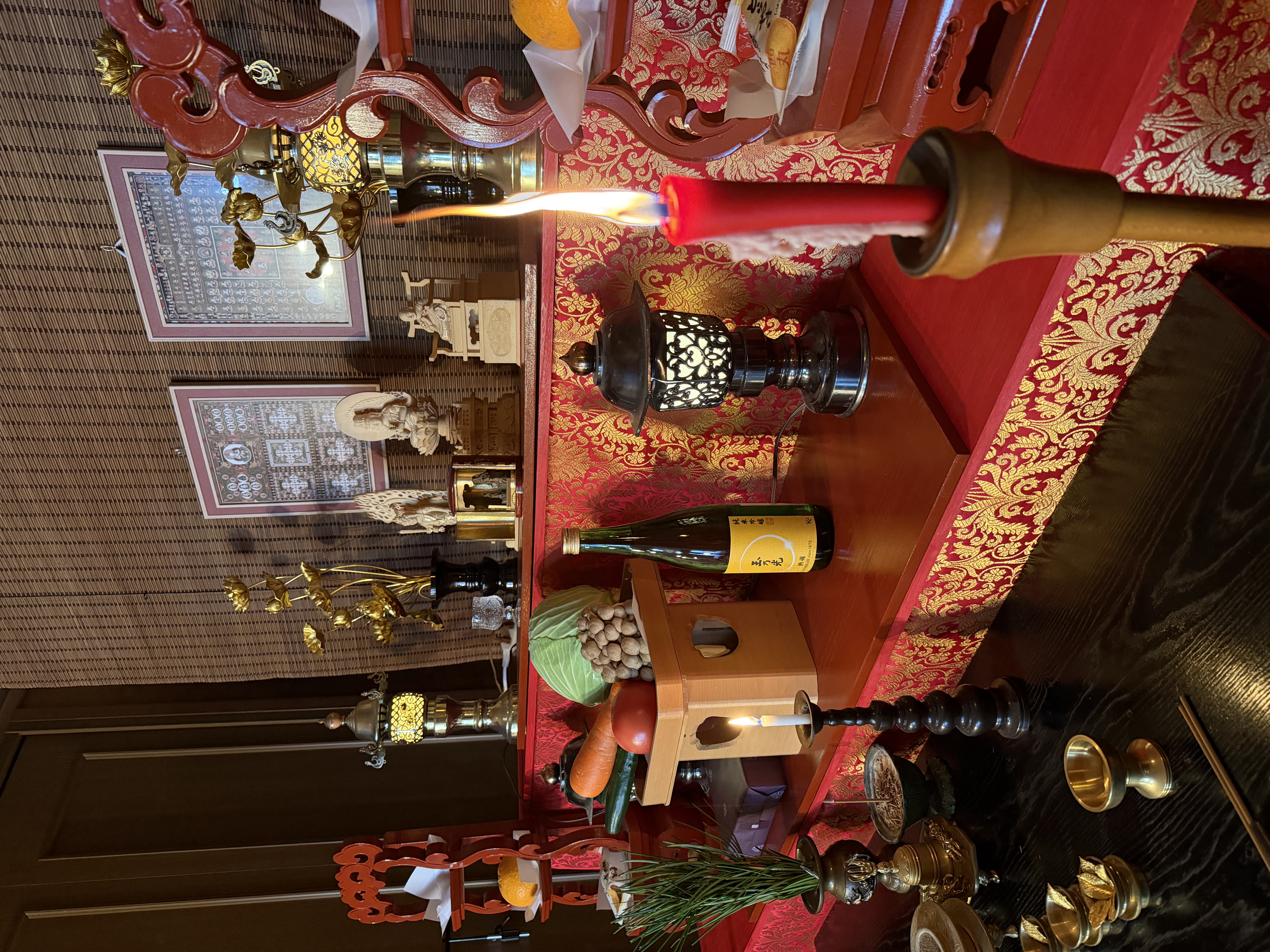 2階 本堂（祭壇のアップ）